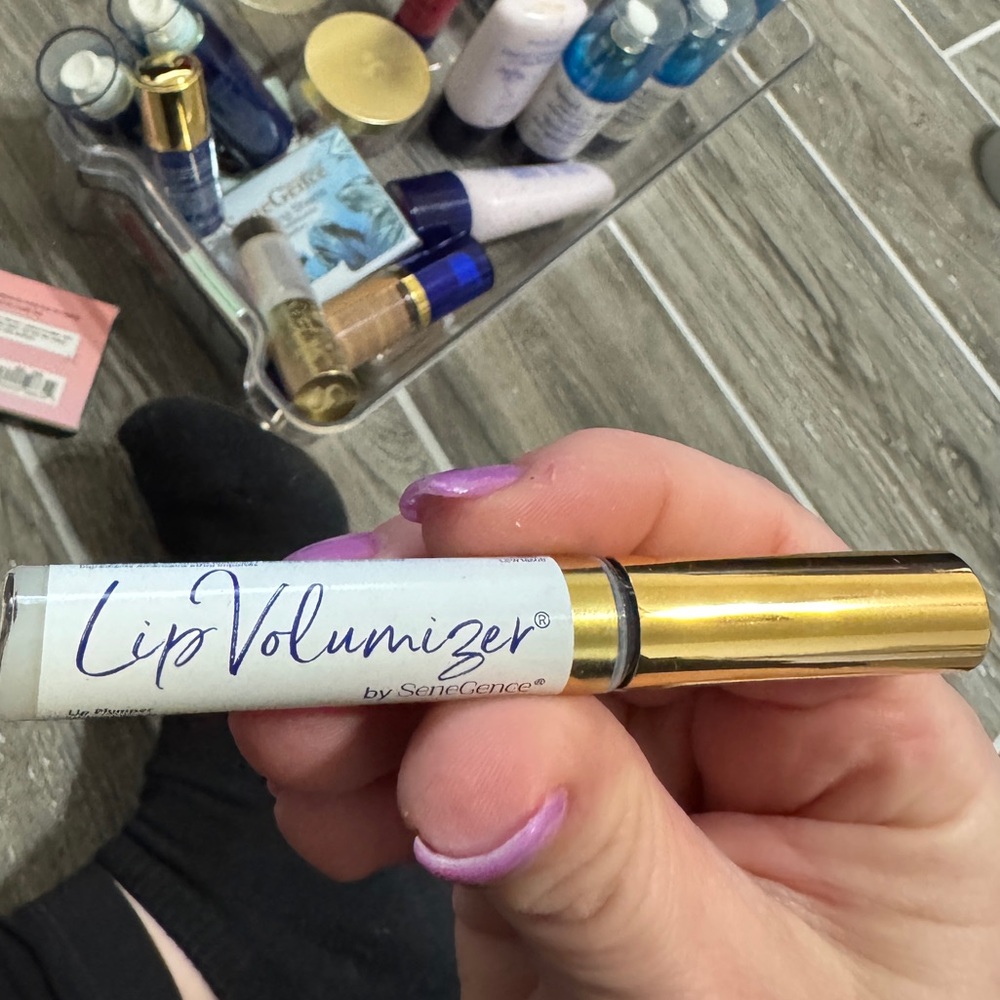 Nwt - SENEDERM SOLUTIONS by SENEGENCE - LIP VOLUMIZER